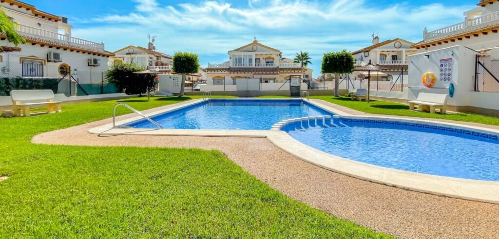 Renovēta rindu māja ar dārzu, Orihuela Costa