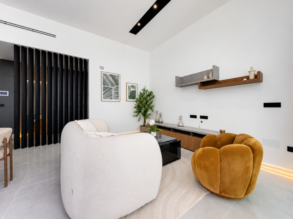 Sunrise Hills – Moderni huvila omalla uima-altaalla Los Balconesissa