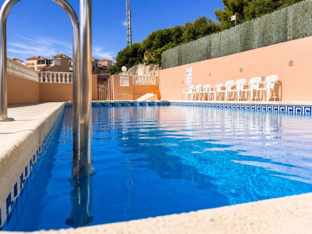 Koti ja yhteinen uima-allas – La Zenia