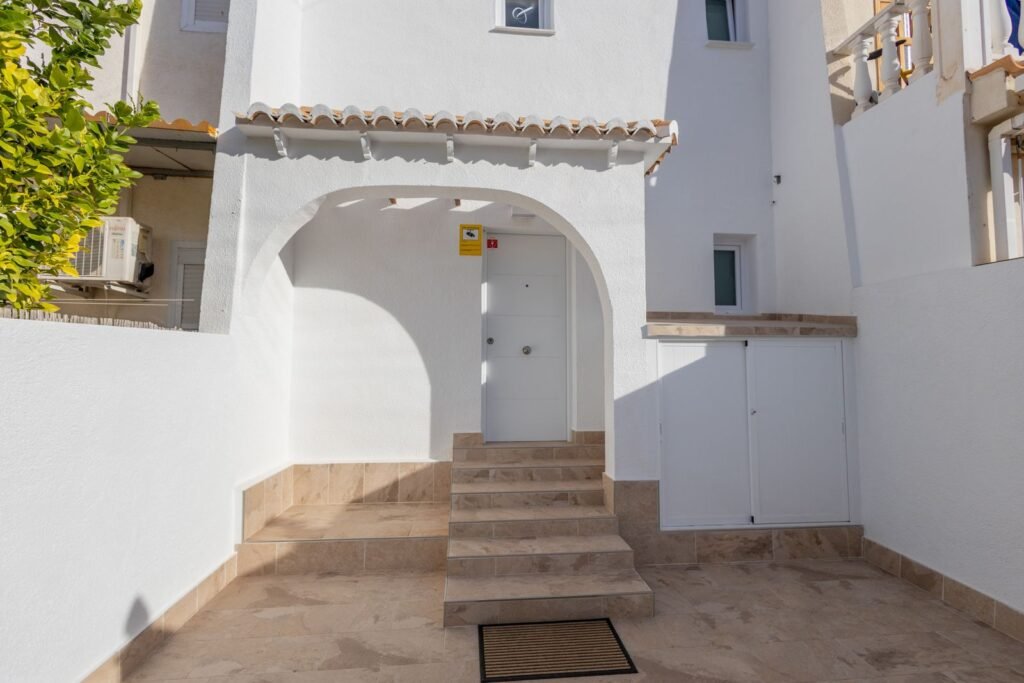 Remontoitu rivitalokoti Los Balconesissa