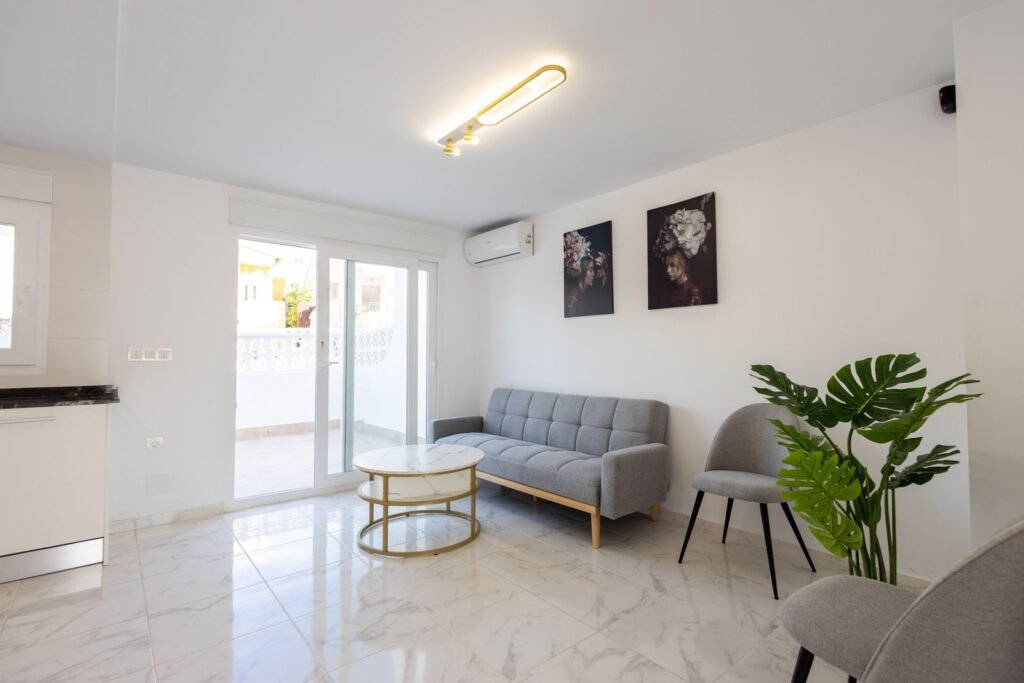 Remontoitu rivitalokoti Los Balconesissa
