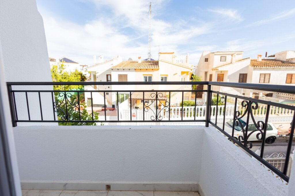 Remontoitu rivitalokoti Los Balconesissa