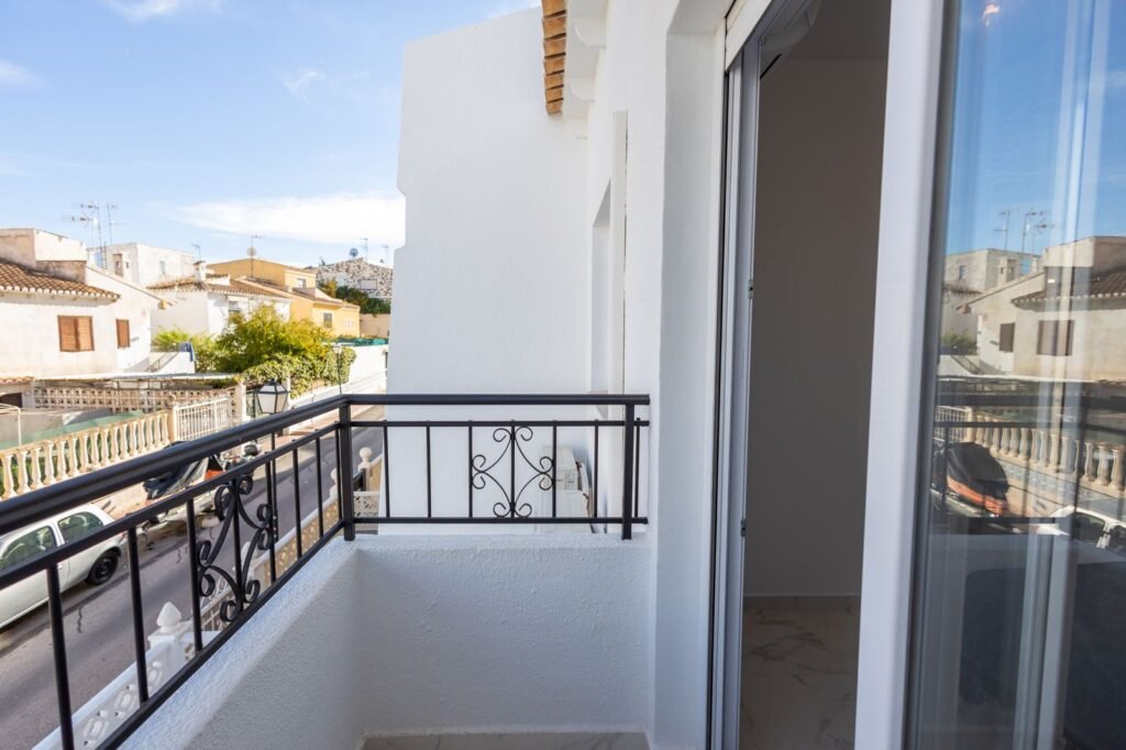 Remontoitu rivitalokoti Los Balconesissa