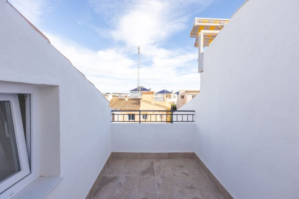 Remontoitu rivitalokoti Los Balconesissa