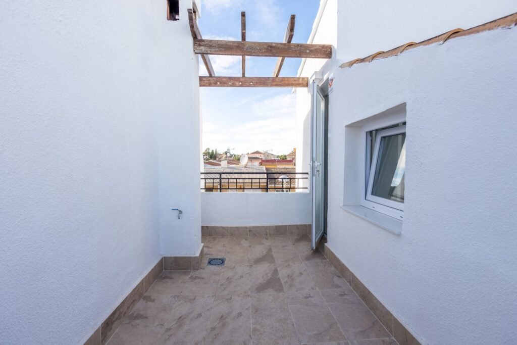 Remontoitu rivitalokoti Los Balconesissa
