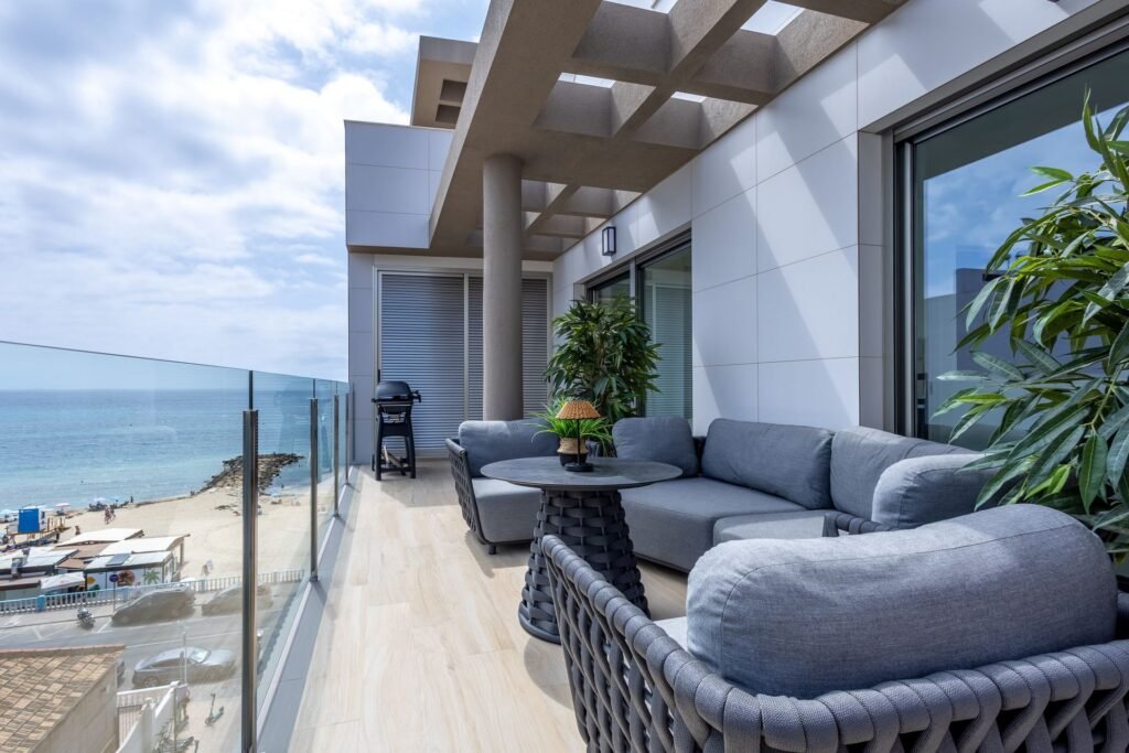 Ático con vistas al mar en Playa de los Locos