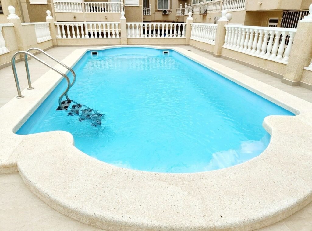 Kattohuoneisto Torreviejan keskustassa