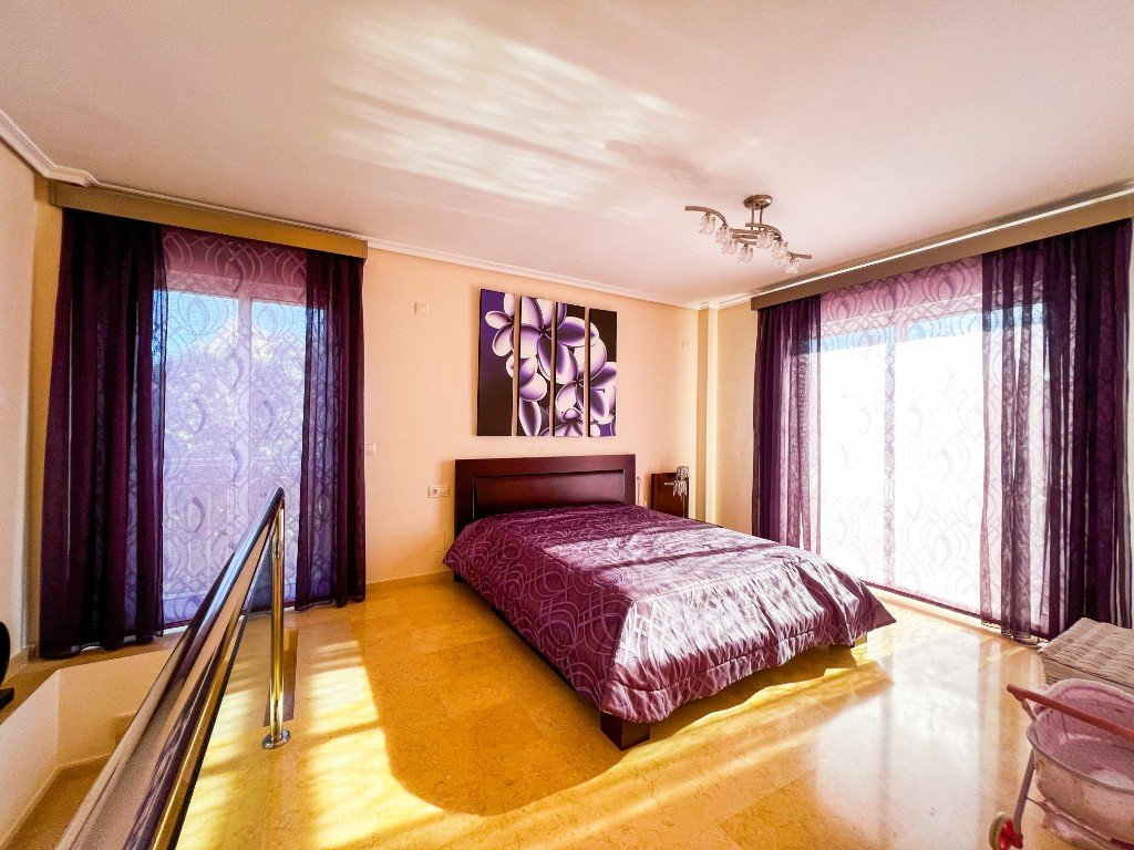 Plaša villa ar privātu baseinu – La Mata