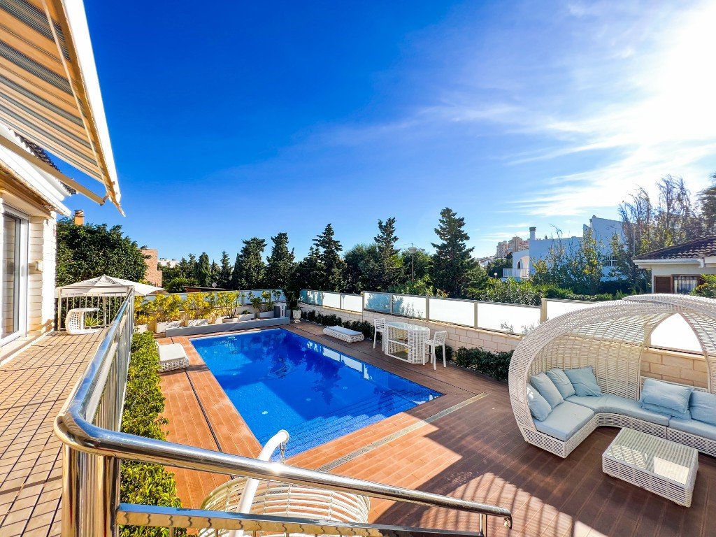 Plaša villa ar privātu baseinu – La Mata