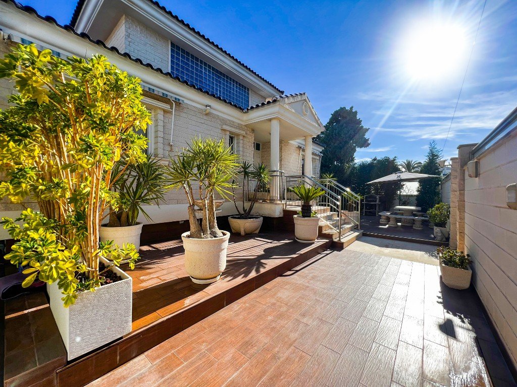 Plaša villa ar privātu baseinu – La Mata
