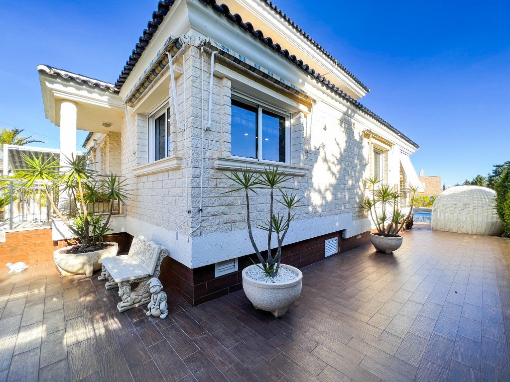 Plaša villa ar privātu baseinu – La Mata
