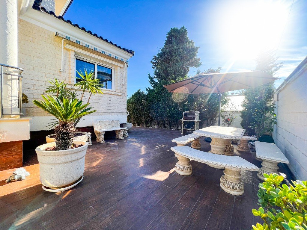 Plaša villa ar privātu baseinu – La Mata