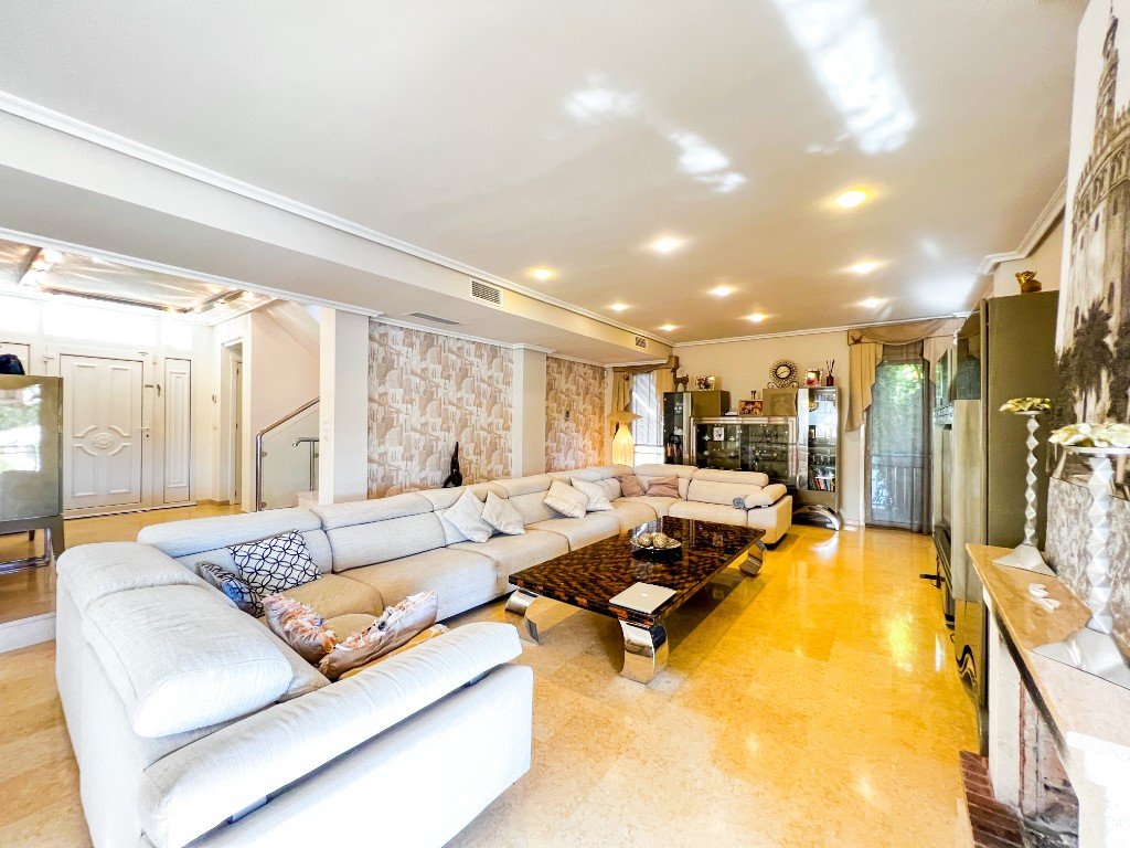 Plaša villa ar privātu baseinu – La Mata