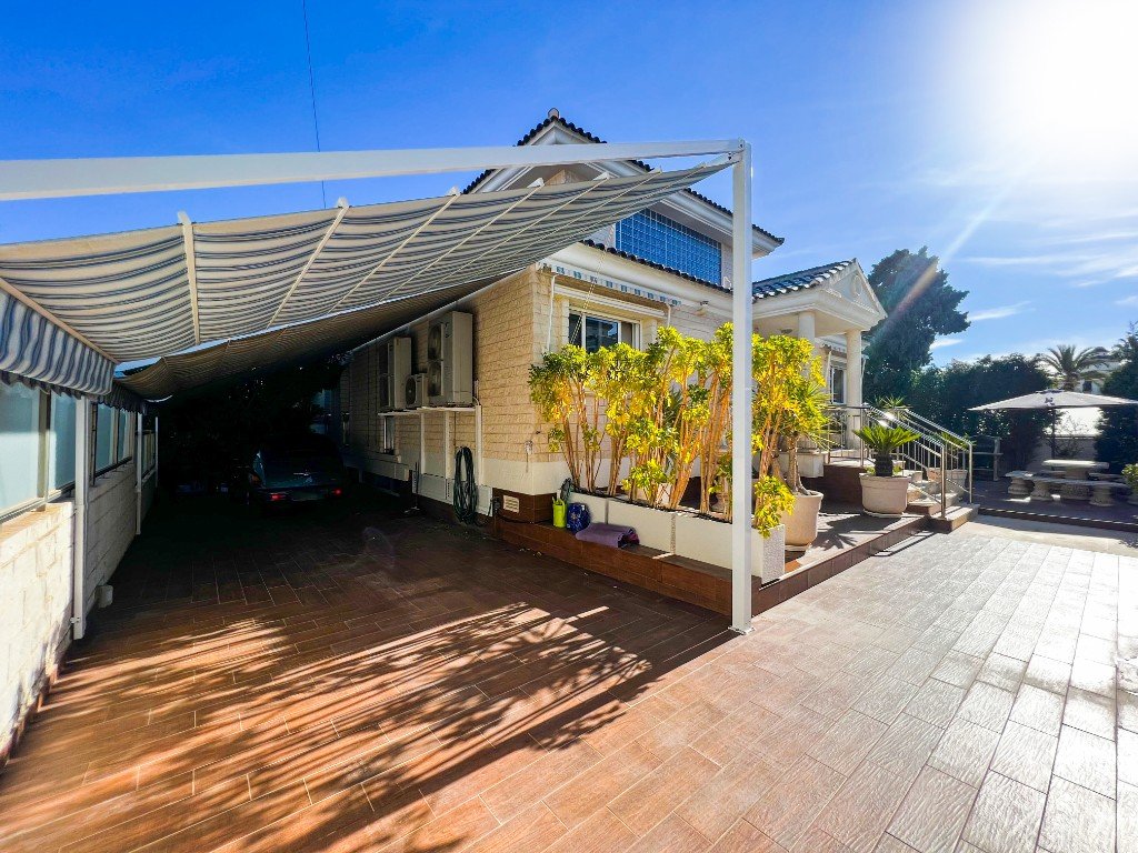 Plaša villa ar privātu baseinu – La Mata