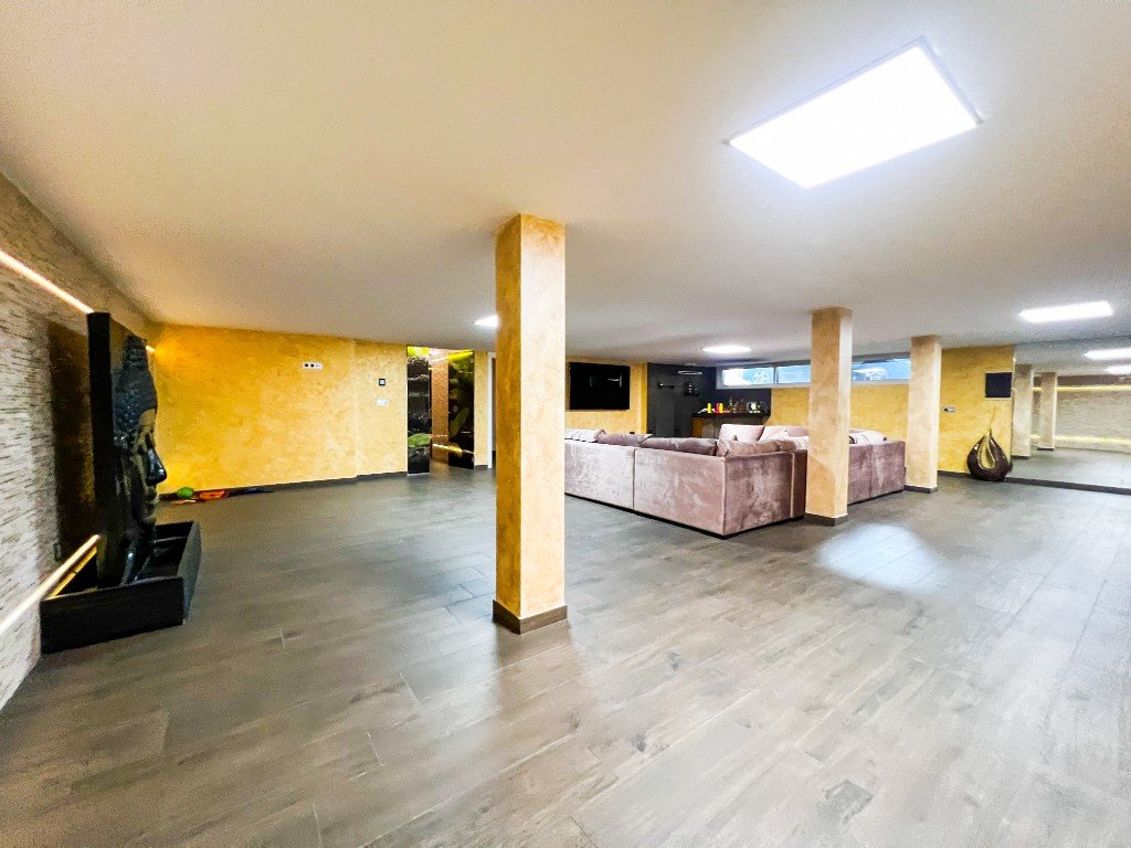 Plaša villa ar privātu baseinu – La Mata