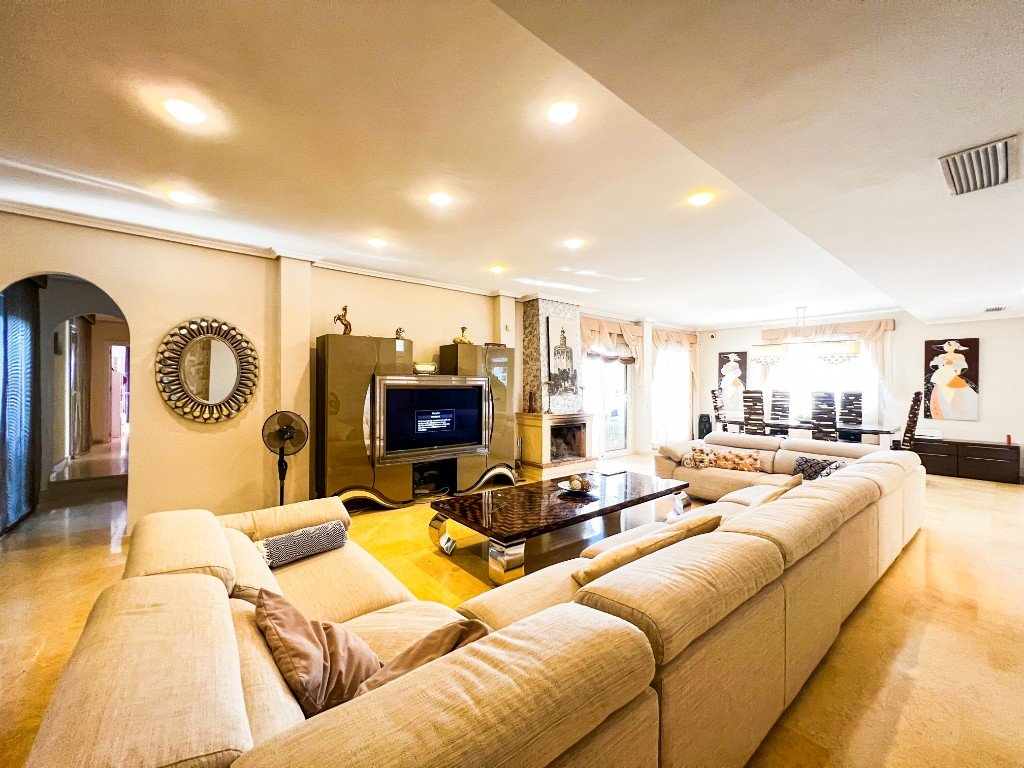 Plaša villa ar privātu baseinu – La Mata