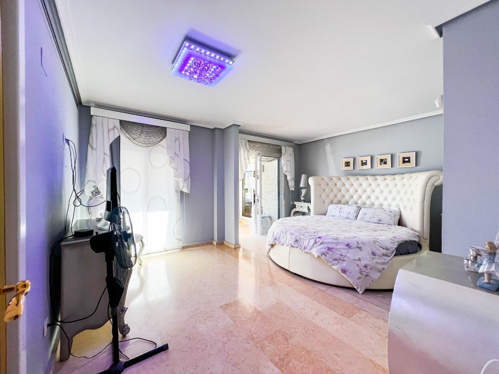 Plaša villa ar privātu baseinu – La Mata