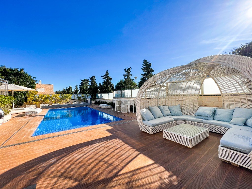 Plaša villa ar privātu baseinu – La Mata