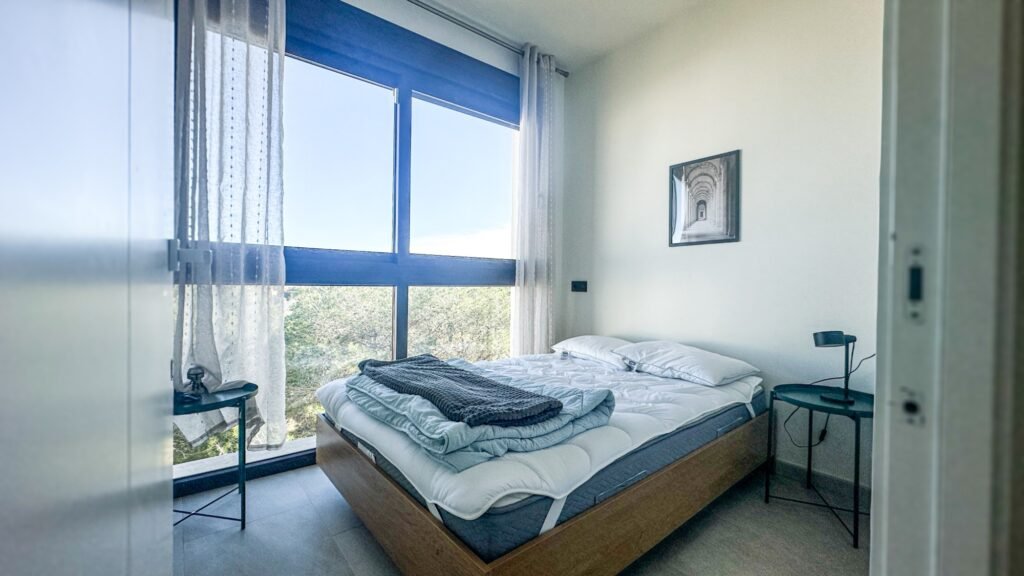 Ylimmän kerroksen bungalow omalla kattoterassilla Los Balconesissa