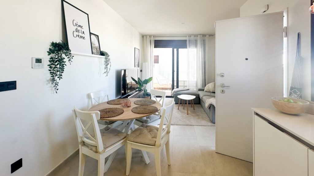 Ylimmän kerroksen bungalow omalla kattoterassilla Los Balconesissa