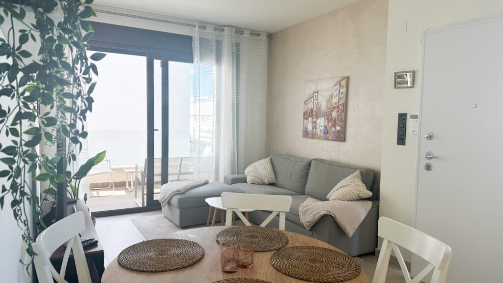 Ylimmän kerroksen bungalow omalla kattoterassilla Los Balconesissa
