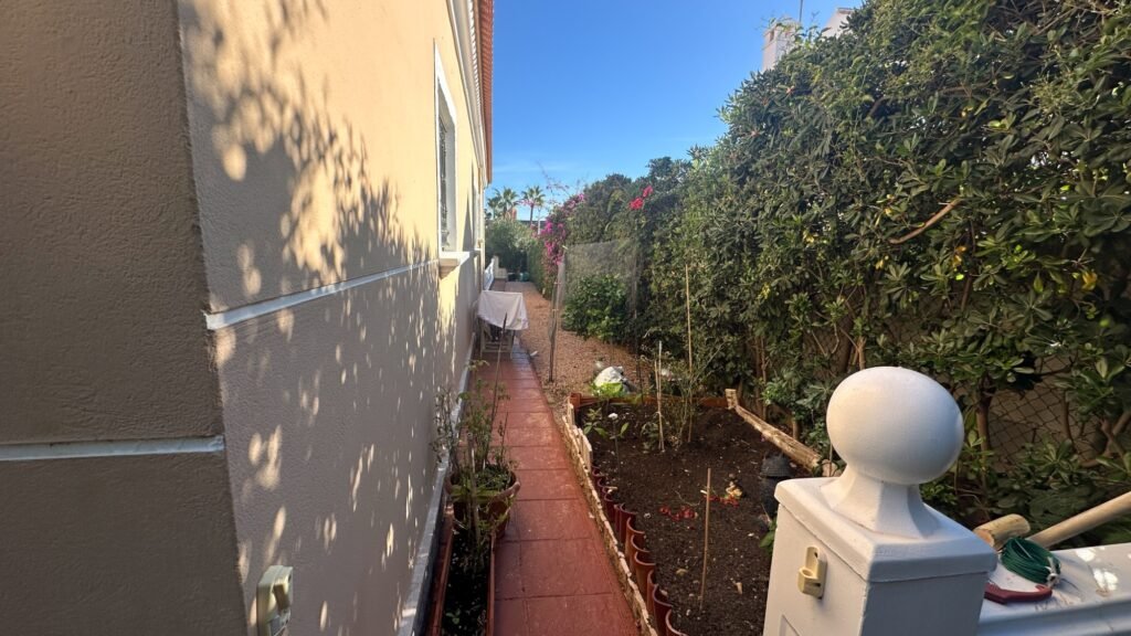 Huvila ja Välimeren maisemat – La Mata