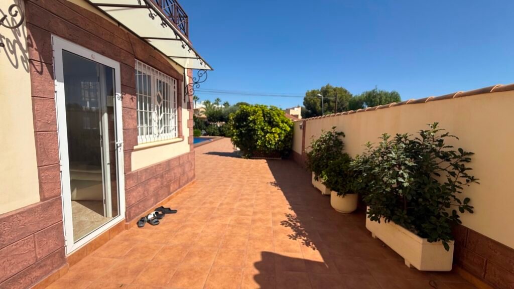 Tilava huvila omalla uima-altaalla – Los Balcones