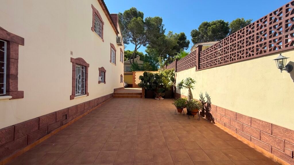 Tilava huvila omalla uima-altaalla – Los Balcones