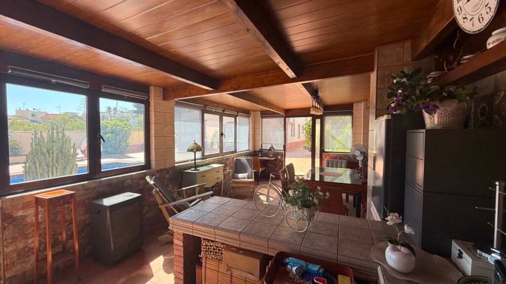 Tilava huvila omalla uima-altaalla – Los Balcones