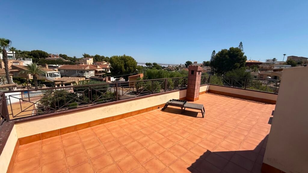 Tilava huvila omalla uima-altaalla – Los Balcones