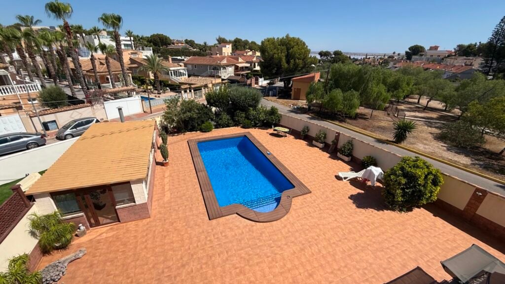 Tilava huvila omalla uima-altaalla – Los Balcones
