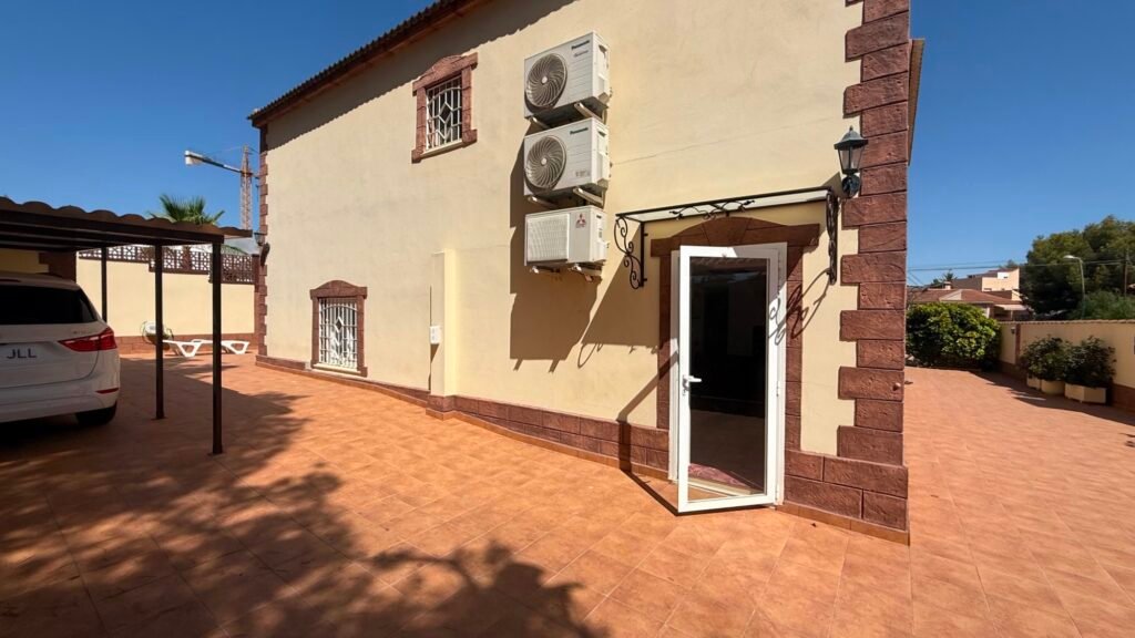 Tilava huvila omalla uima-altaalla – Los Balcones
