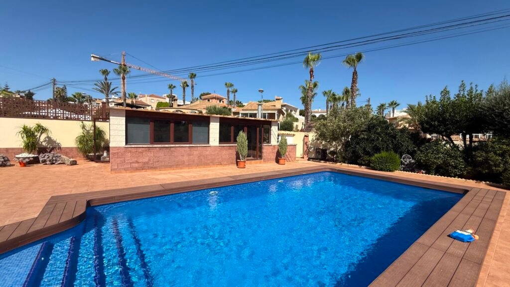 Tilava huvila omalla uima-altaalla – Los Balcones