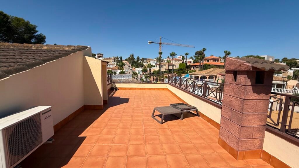 Tilava huvila omalla uima-altaalla – Los Balcones