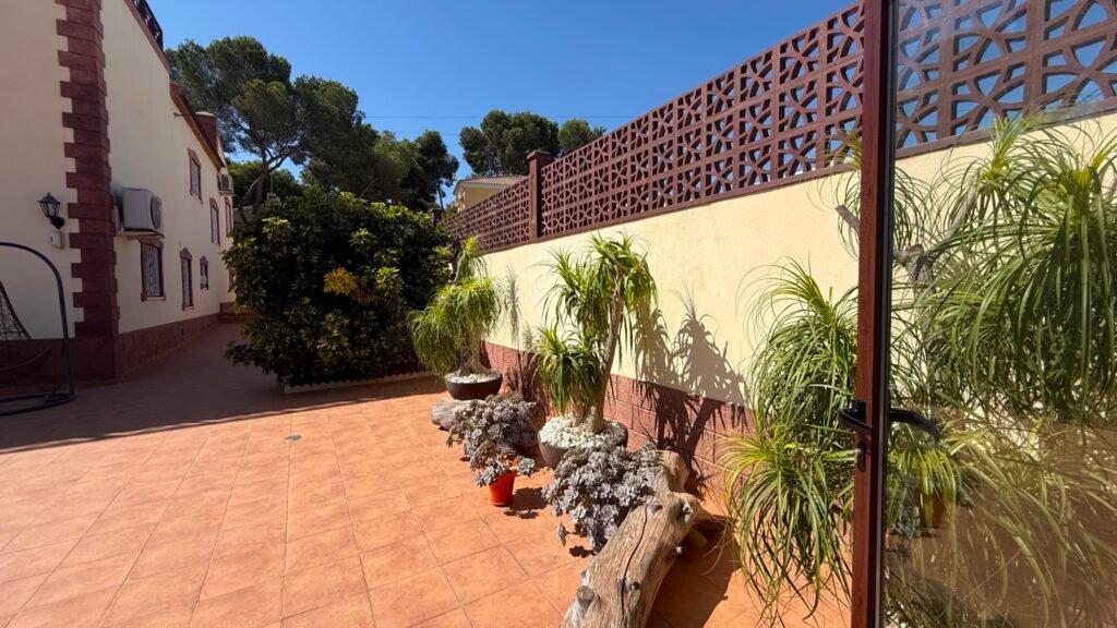 Tilava huvila omalla uima-altaalla – Los Balcones