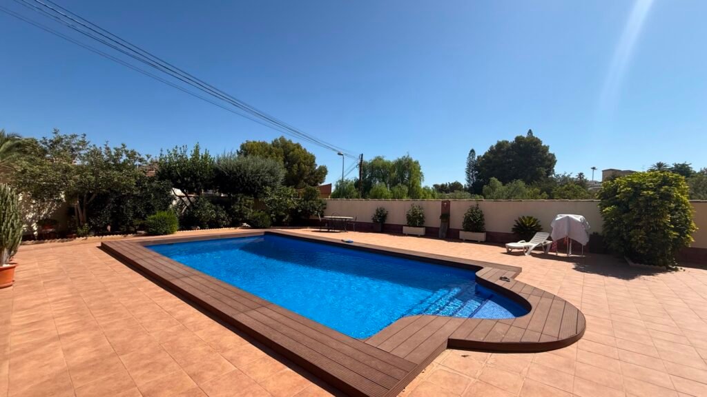 Tilava huvila omalla uima-altaalla – Los Balcones