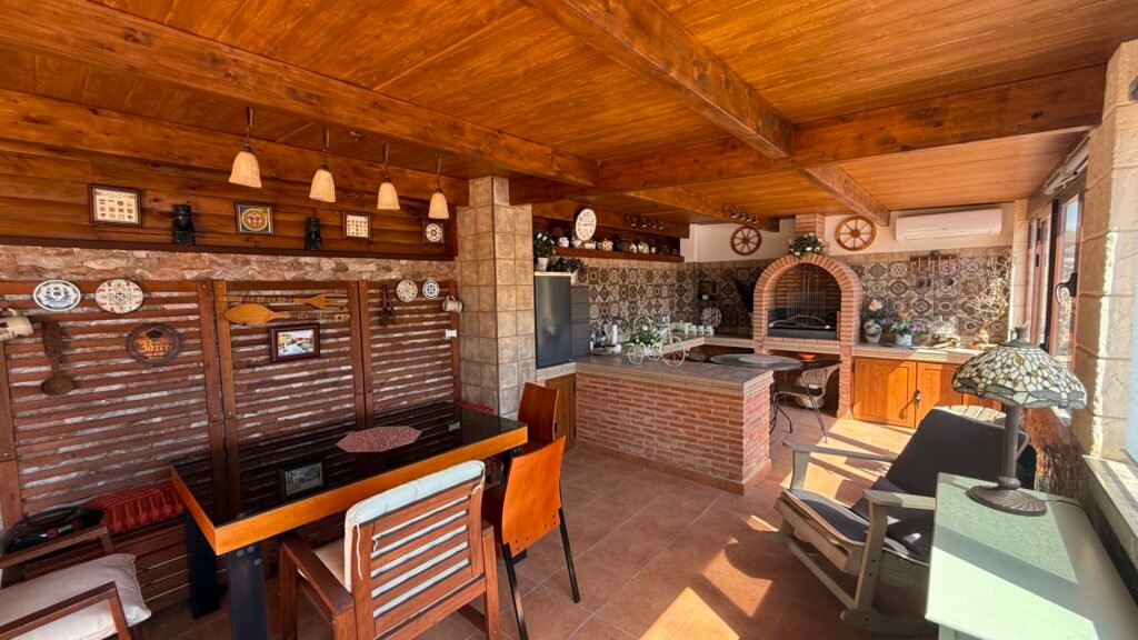 Tilava huvila omalla uima-altaalla – Los Balcones