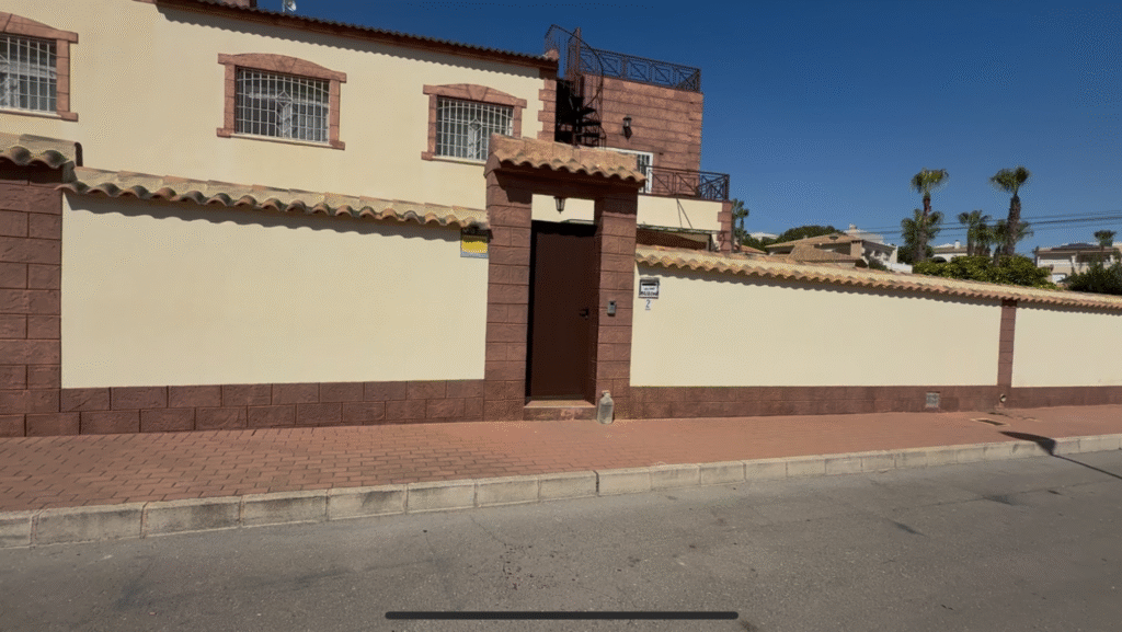 Tilava huvila omalla uima-altaalla – Los Balcones
