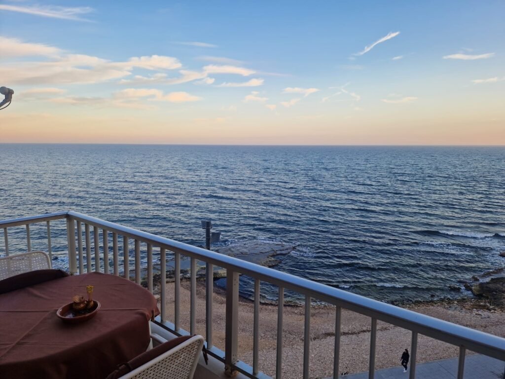 Merinäköalakoti rantakadulla – Torrevieja