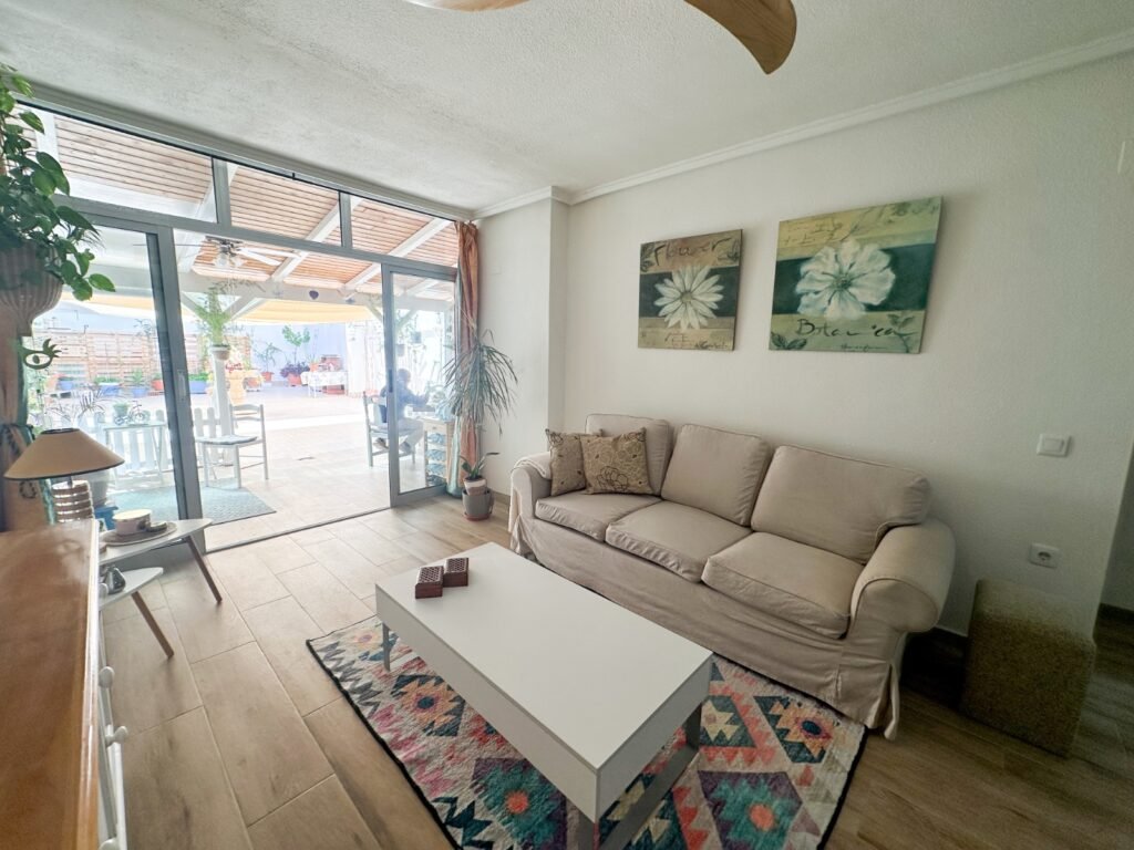 Oma patio lähellä rantaa – Playa del Cura