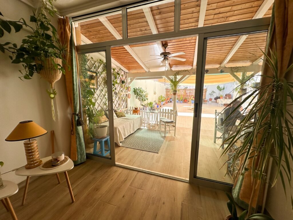Oma patio lähellä rantaa – Playa del Cura