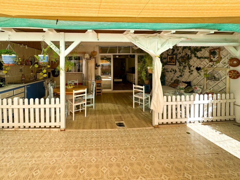 Oma patio lähellä rantaa – Playa del Cura