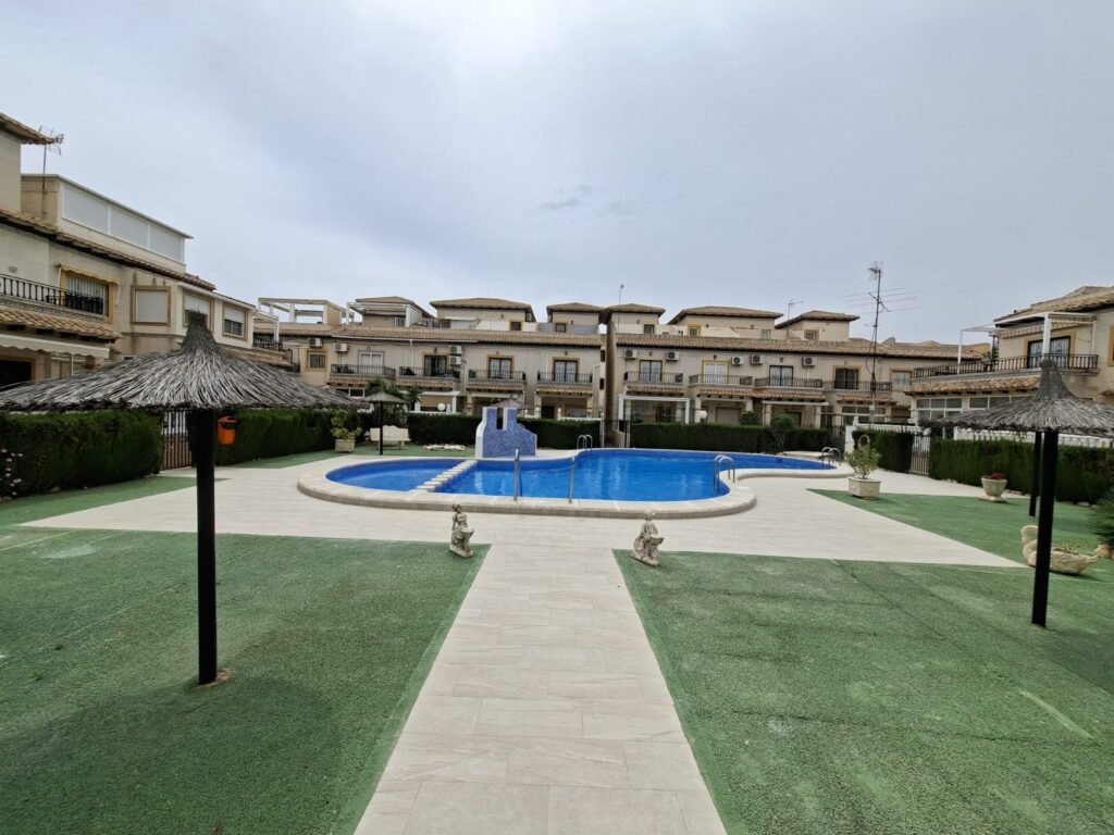 Viihtyisä bungalow aurinkoisiin päiviin – Playa Flamenca