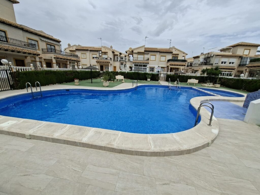 Viihtyisä bungalow aurinkoisiin päiviin – Playa Flamenca