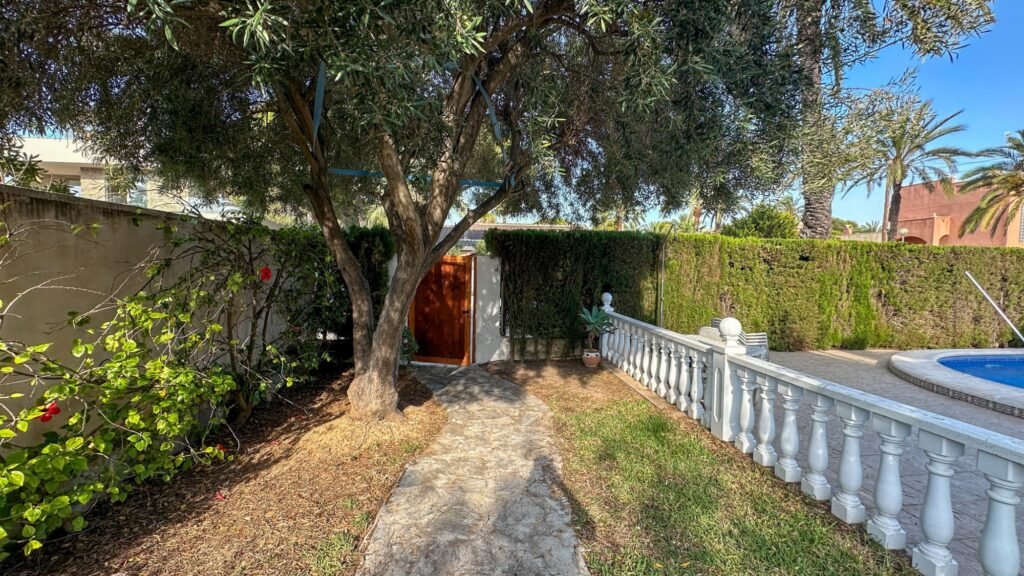 Erdvi vila su privačiu baseinu – Cabo Roig