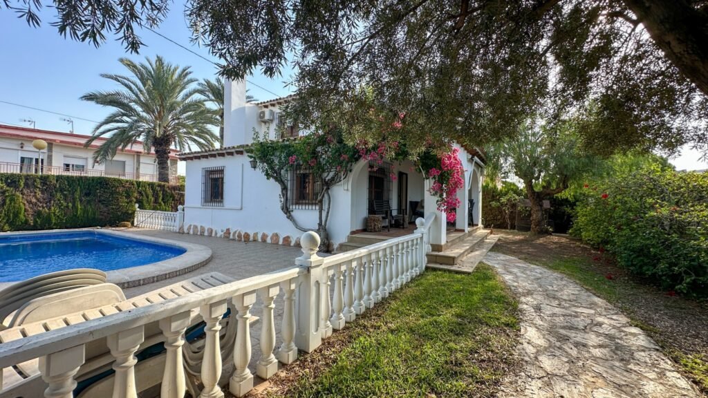 Erdvi vila su privačiu baseinu – Cabo Roig