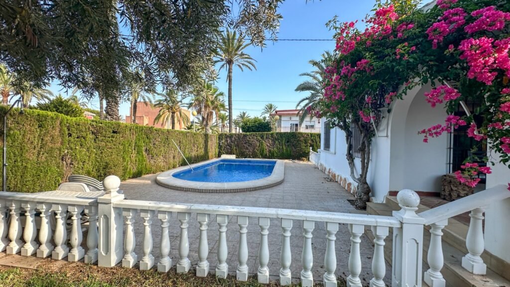 Erdvi vila su privačiu baseinu – Cabo Roig