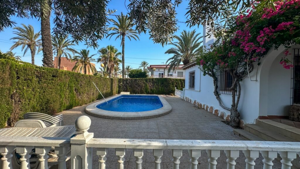 Erdvi vila su privačiu baseinu – Cabo Roig
