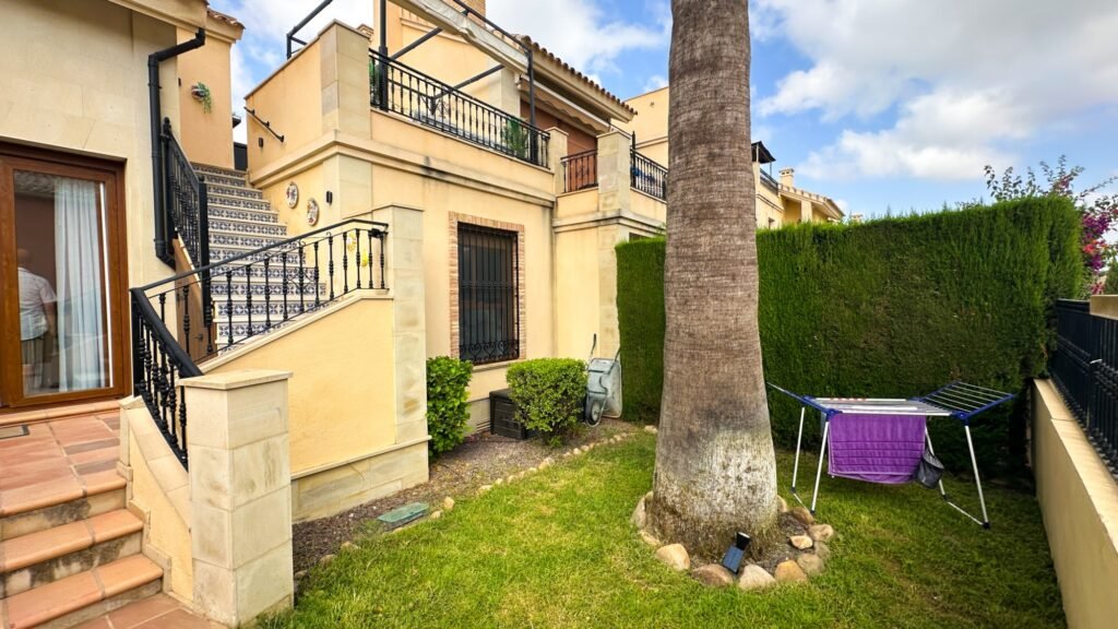 Maison mitoyenne au bord du golf – La Finca Golf