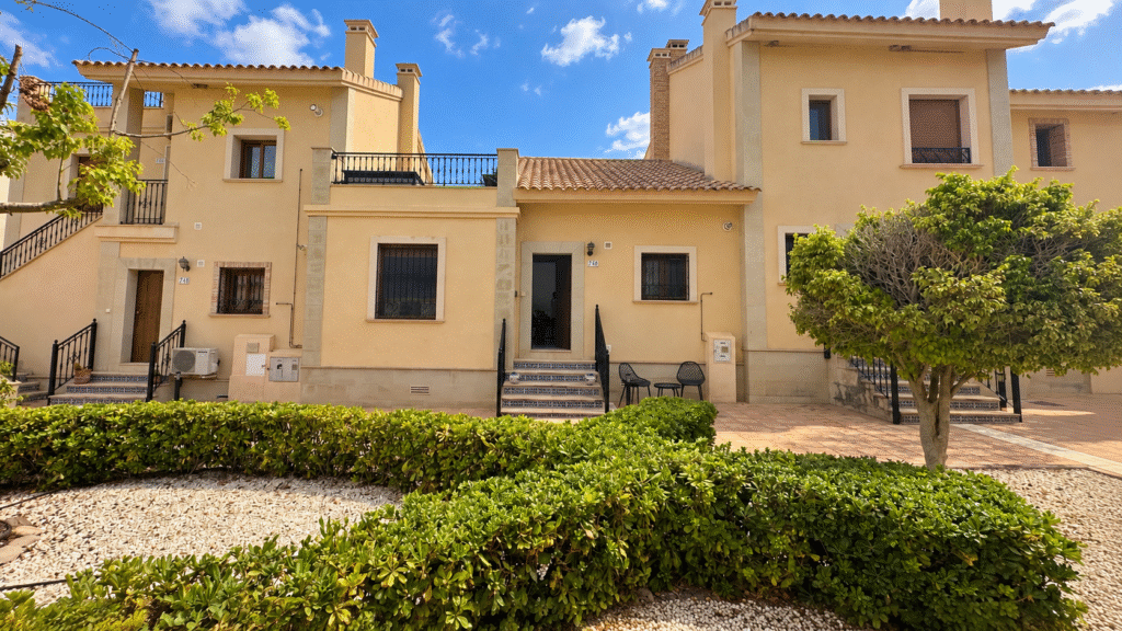 Maison mitoyenne au bord du golf – La Finca Golf